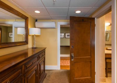 Willson Suite - Buffet & Private Restroom